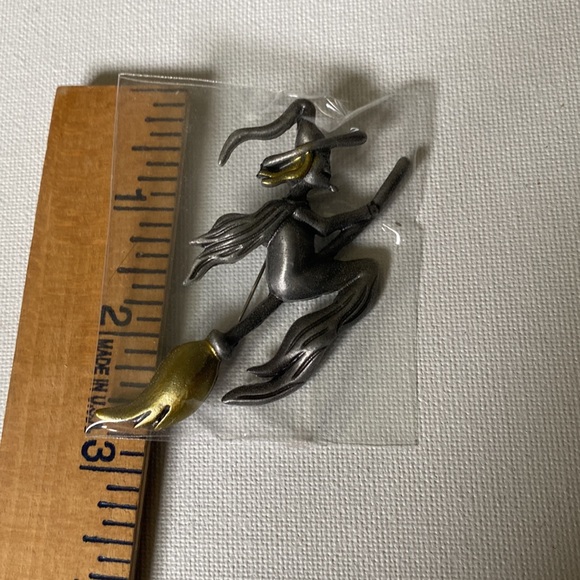 NIP Witch on Broom Pin - Picture 3 of 3